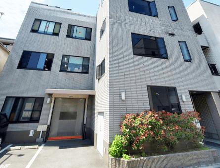 大阪本社外観2